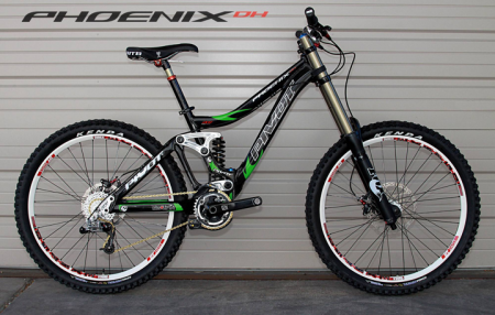 Pivot Shows New Downhill Bike at First World Cup