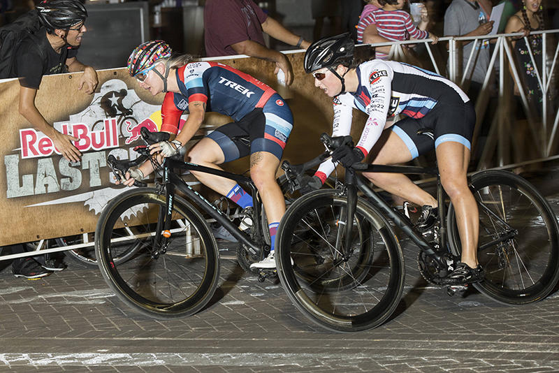 women crit racers